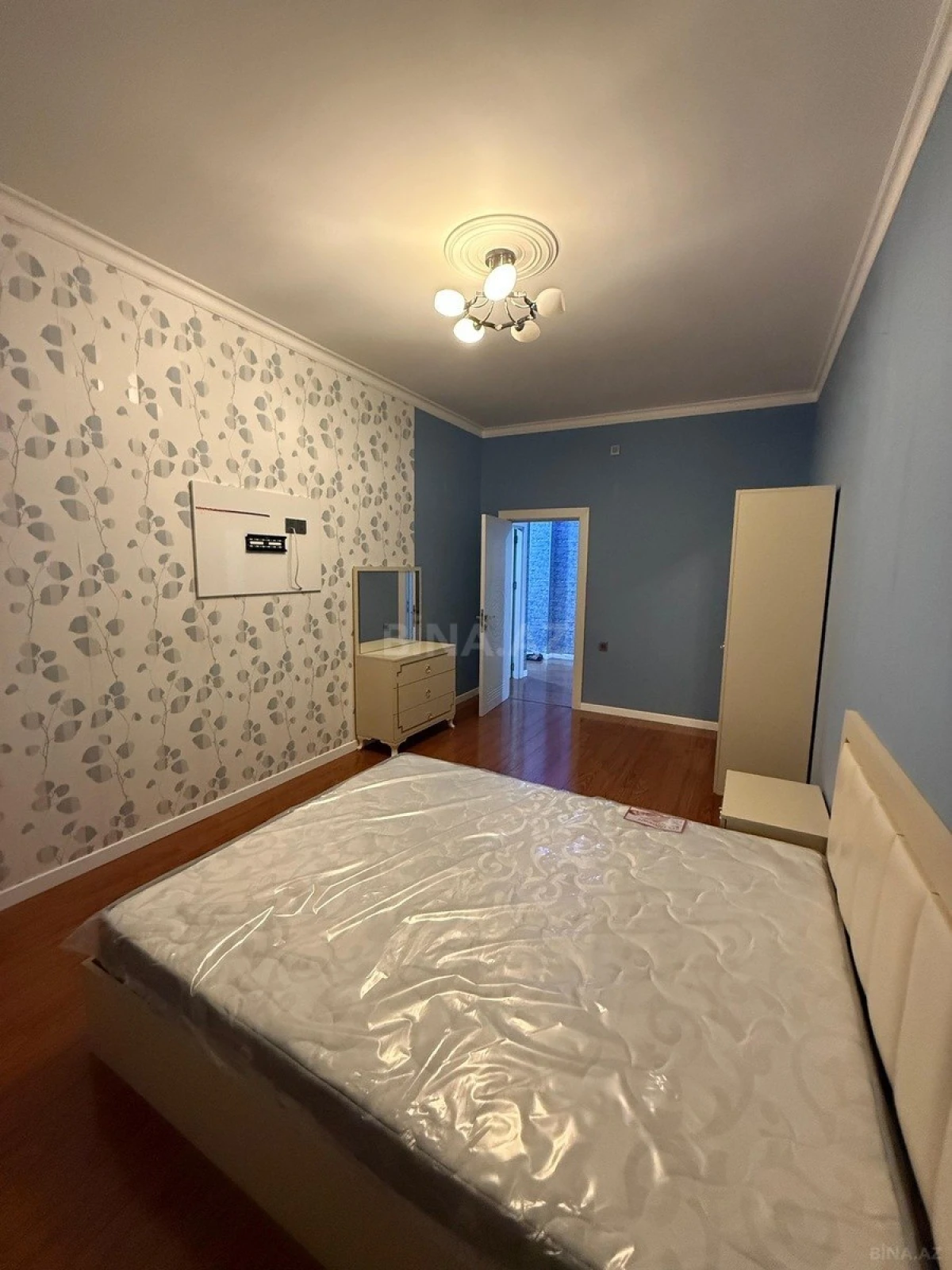 Kirayə verilir 3 otaqlı mənzil 120 m²