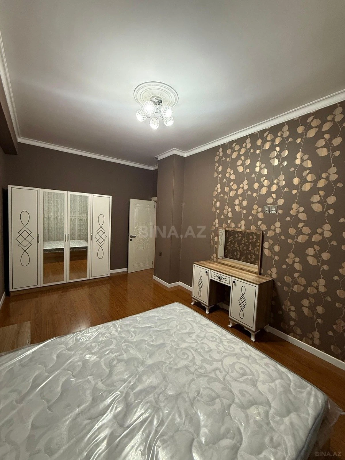 Kirayə verilir 3 otaqlı mənzil 120 m²