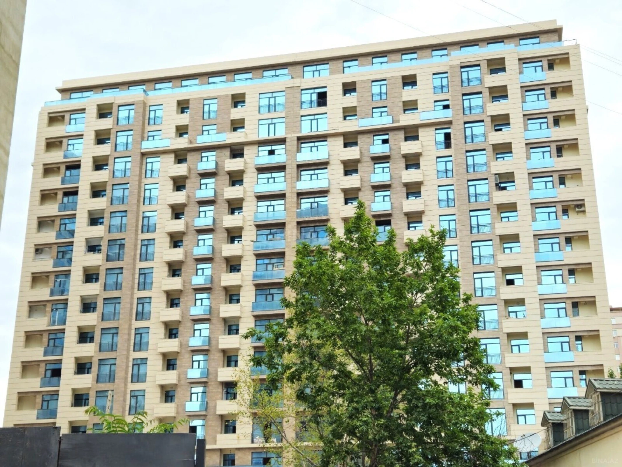 Satılır 3 otaqlı mənzil 120 m²