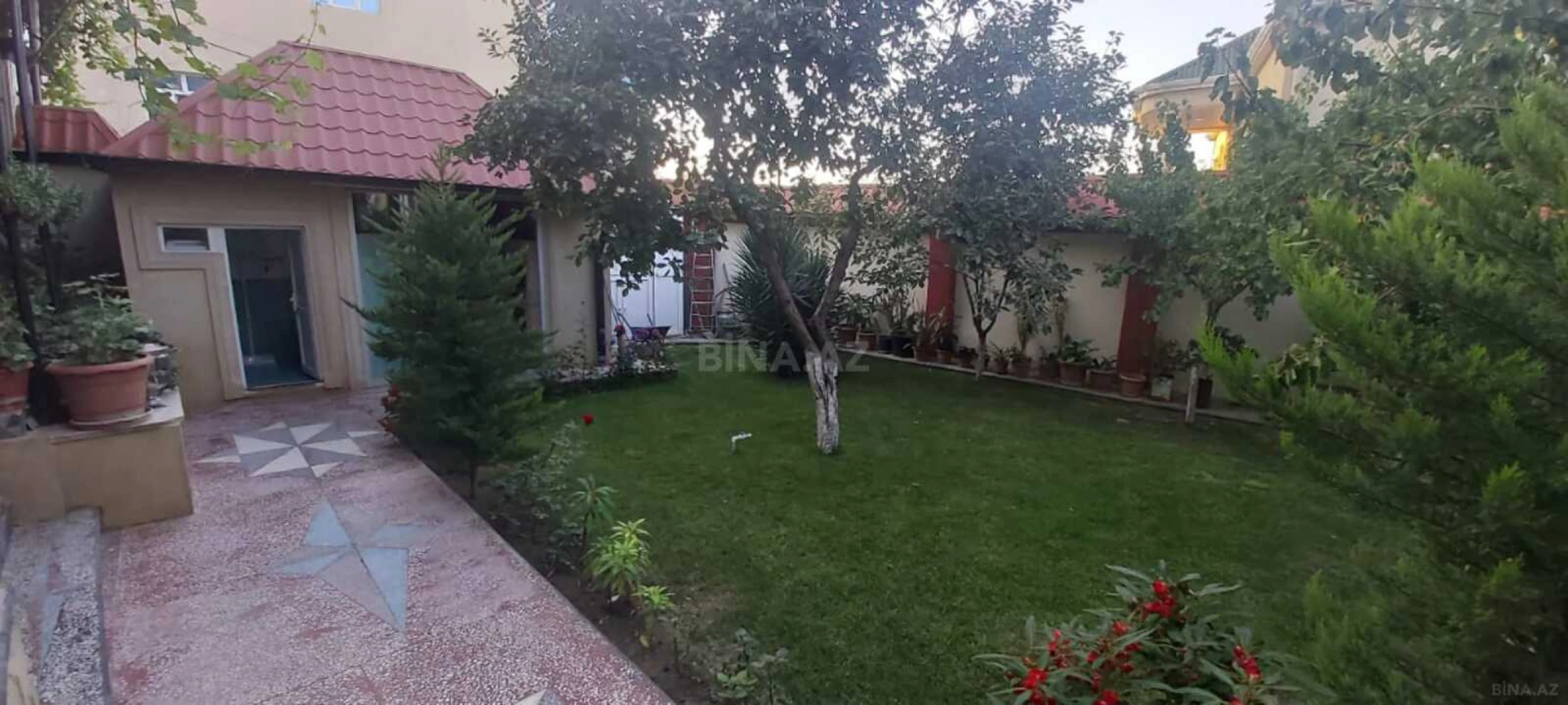 Satılır 5 otaqlı həyət evi 200 m²