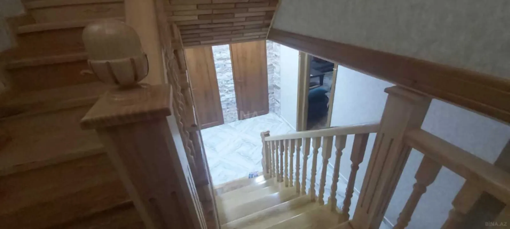 Satılır 5 otaqlı həyət evi 200 m²