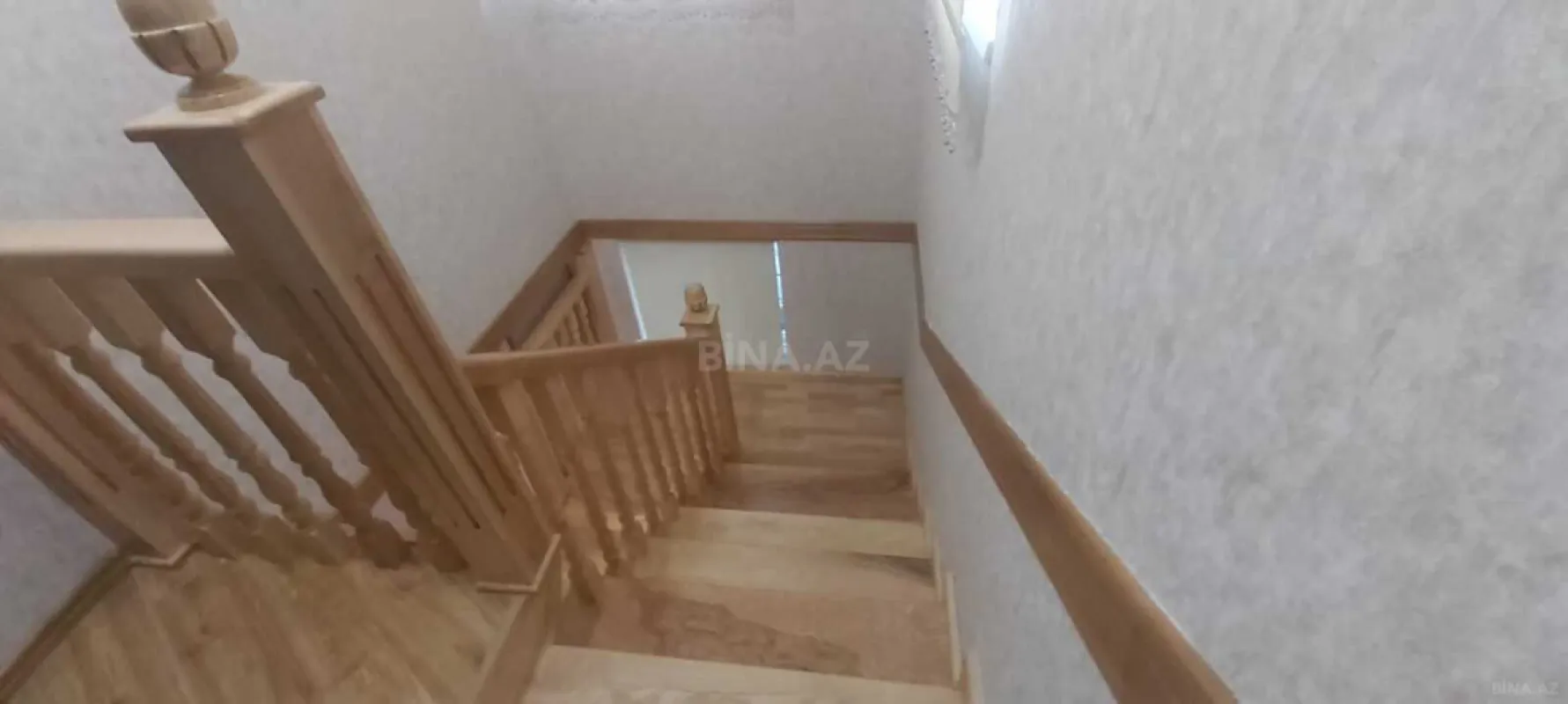 Satılır 5 otaqlı həyət evi 200 m²