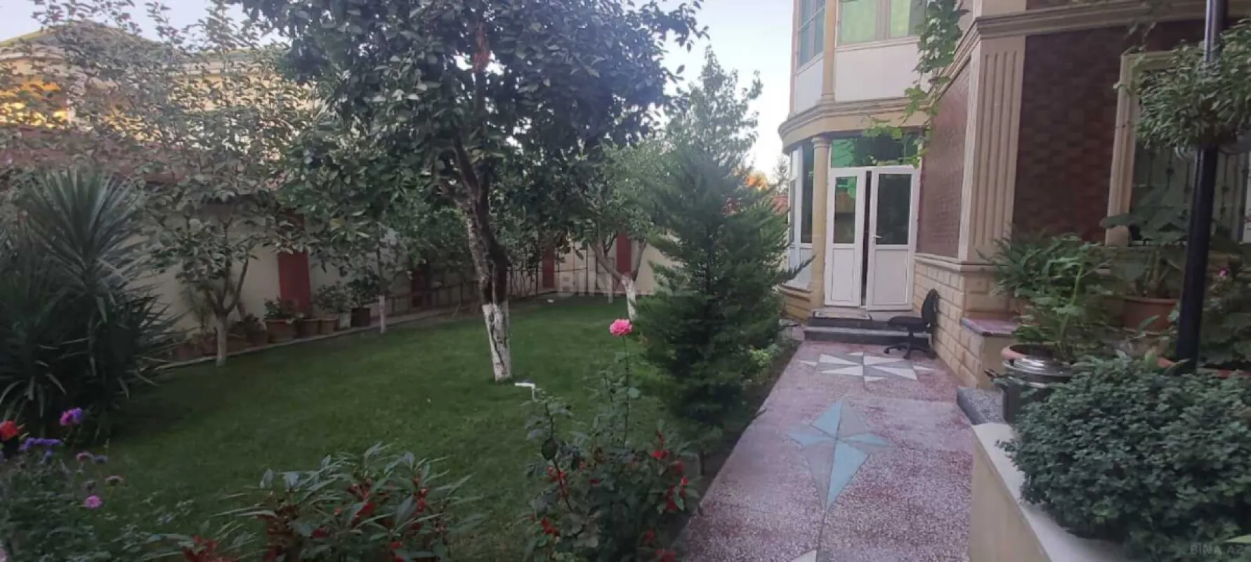 Satılır 5 otaqlı həyət evi 200 m²