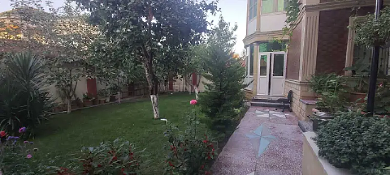 Satılır 5 otaqlı həyət evi 200 m²