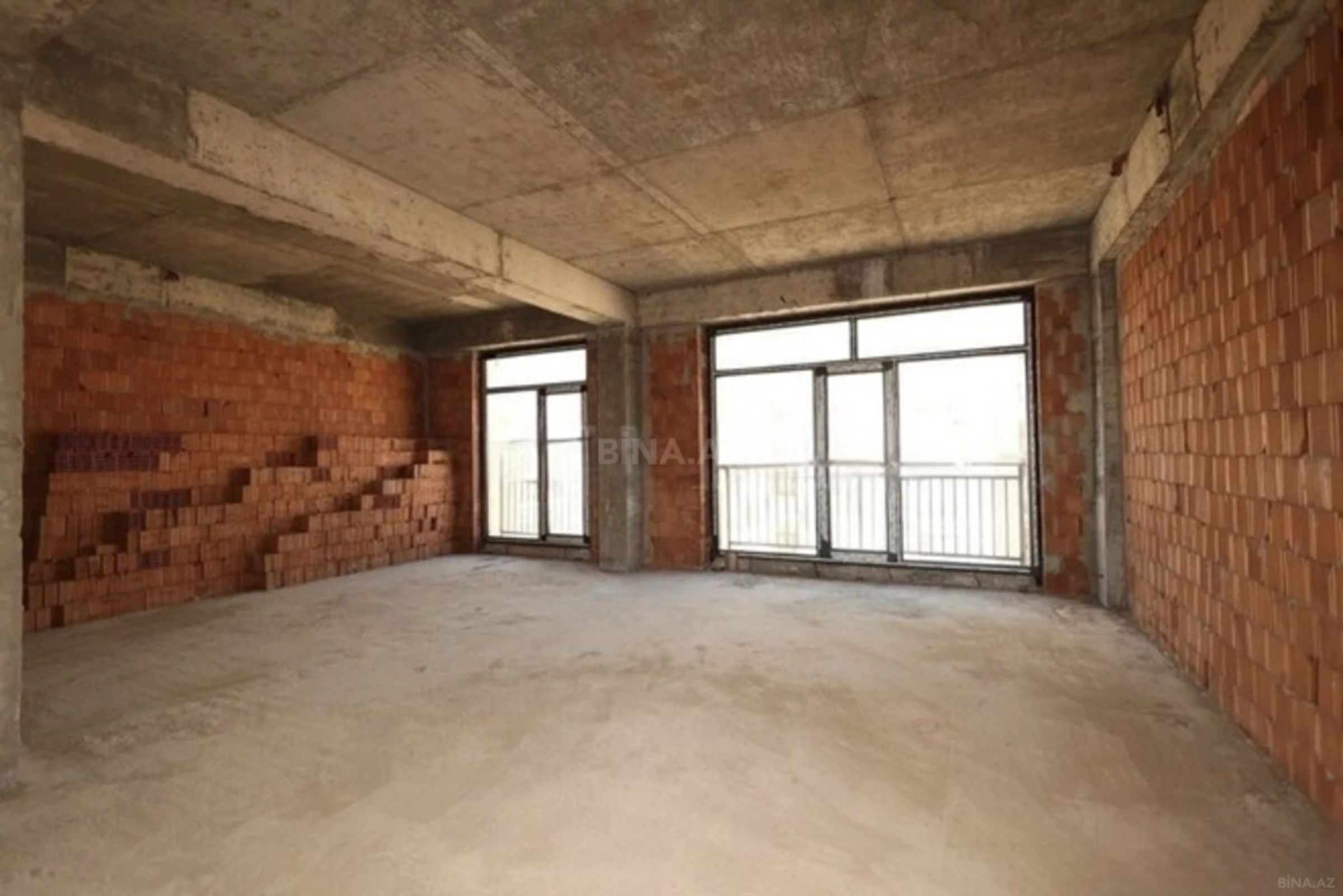 Satılır 3 otaqlı mənzil 118 m²