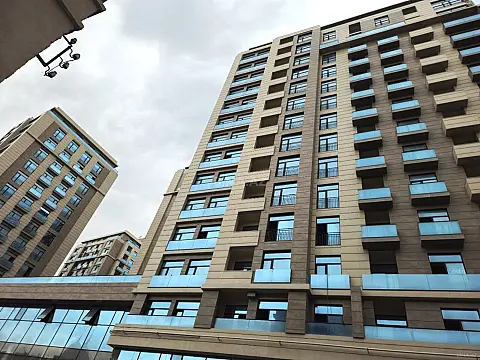Satılır 3 otaqlı mənzil 118 m²