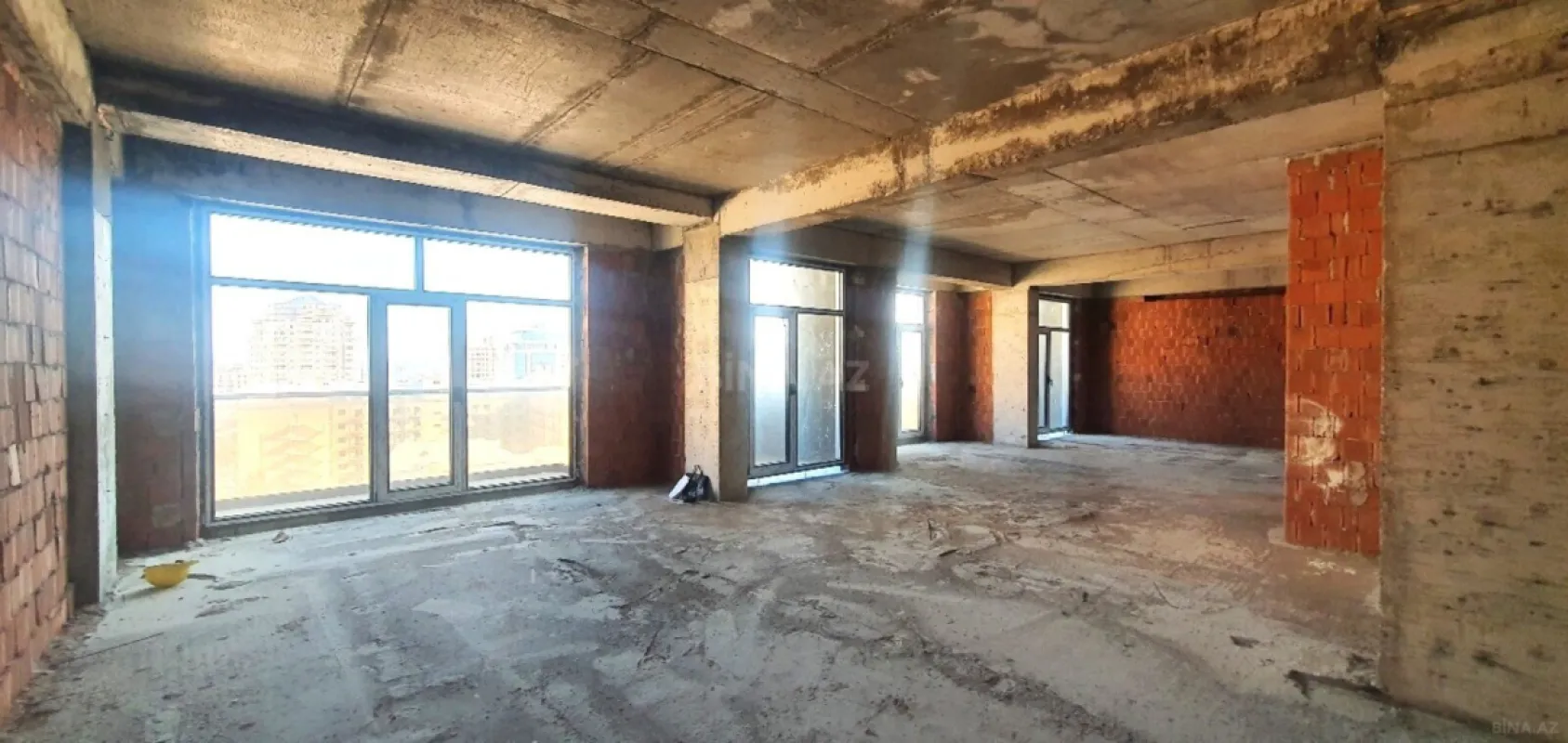 Satılır 3 otaqlı mənzil 118 m²
