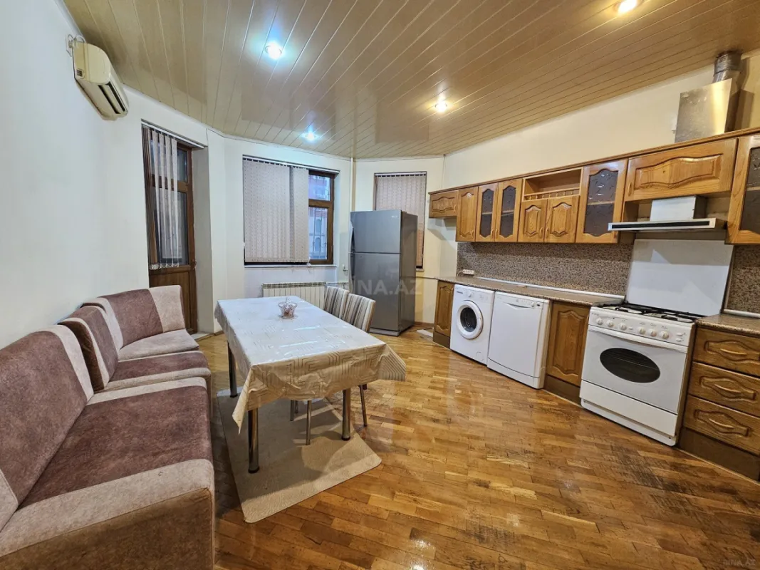 Kirayə verilir 3 otaqlı mənzil 180 m²