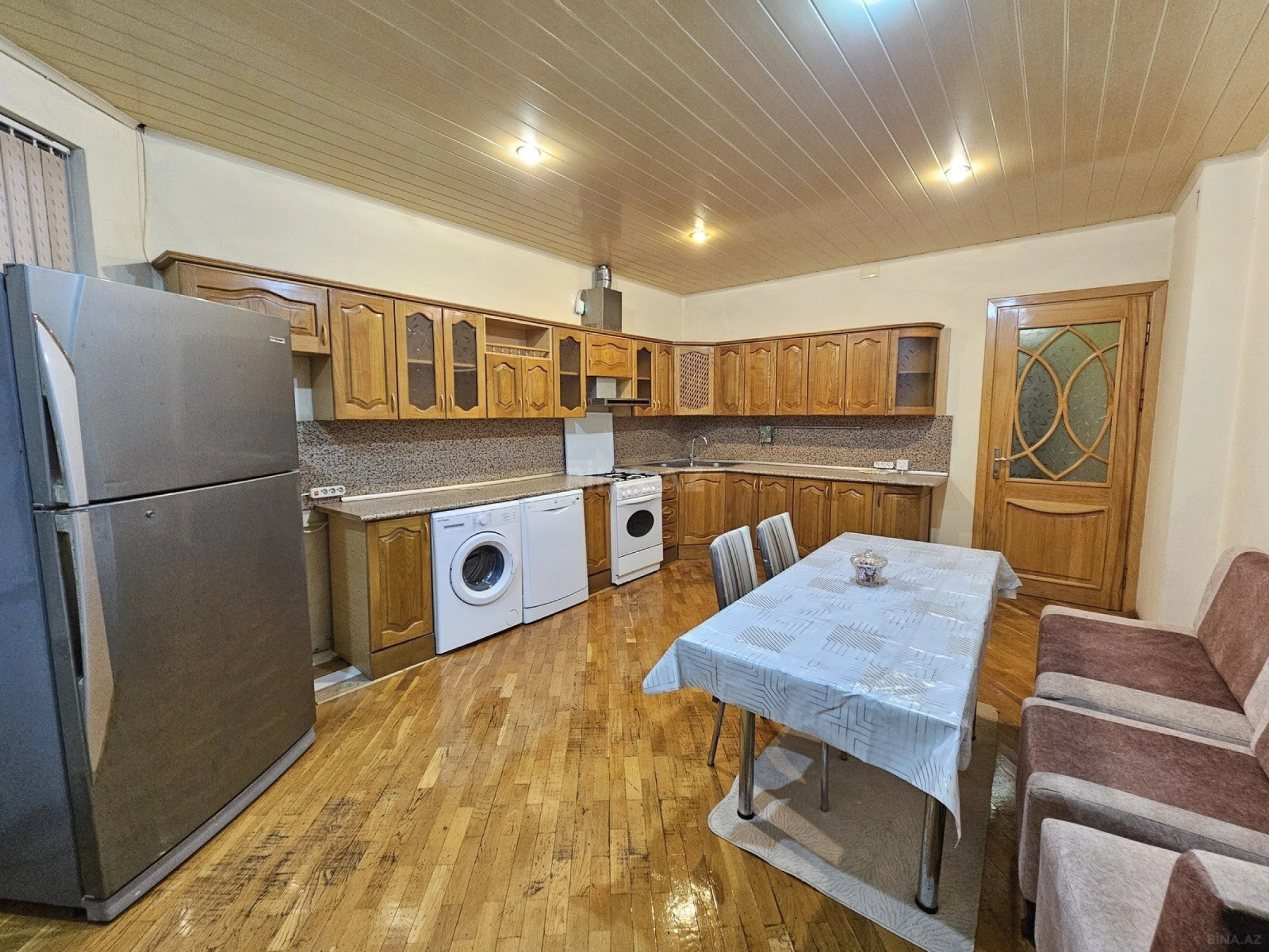 Kirayə verilir 3 otaqlı mənzil 180 m²