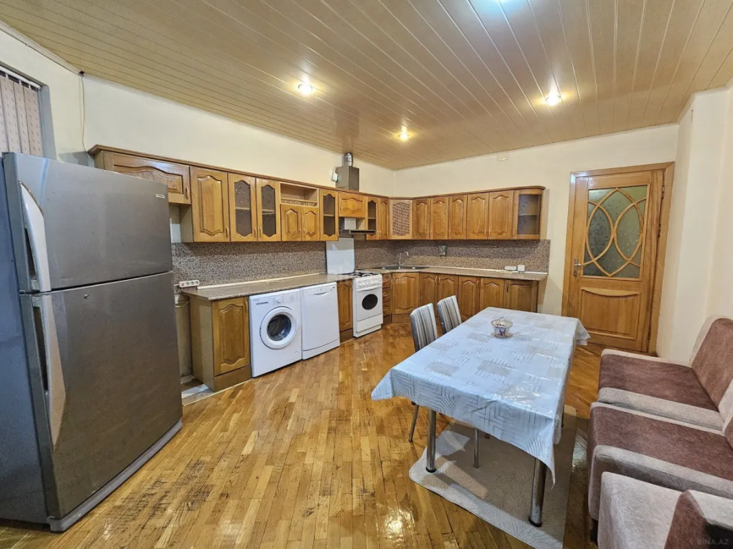 Kirayə verilir 3 otaqlı mənzil 180 m²