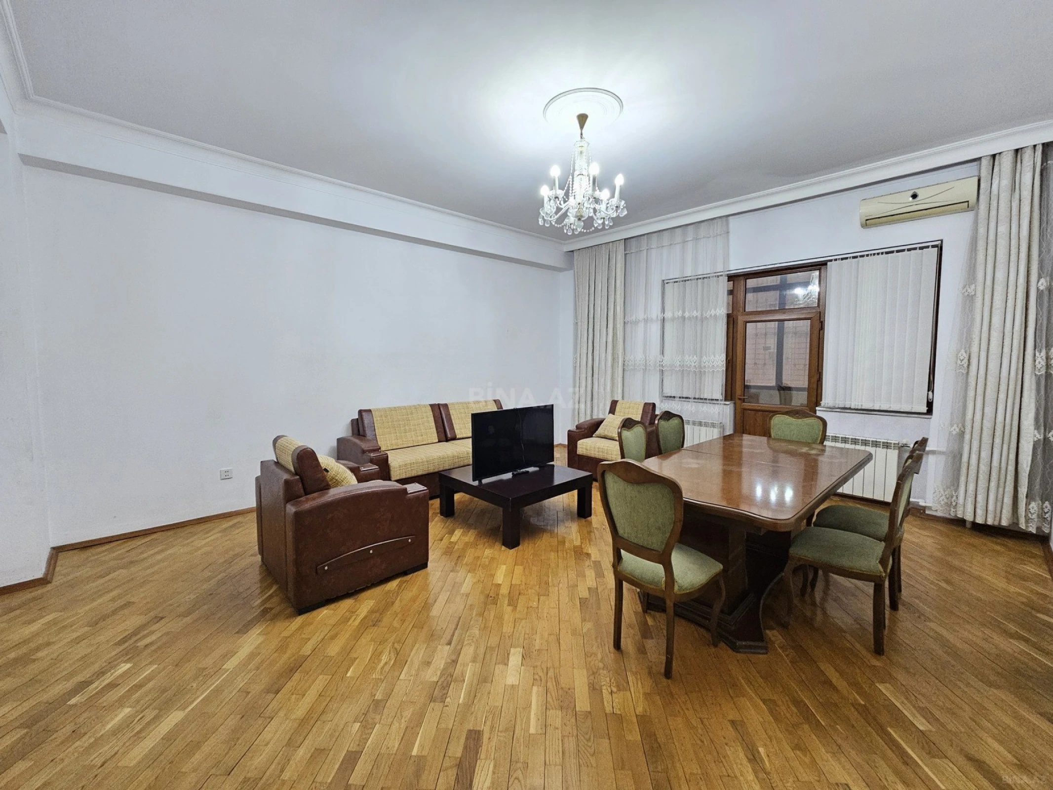 Kirayə verilir 3 otaqlı mənzil 180 m²