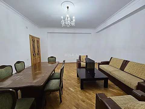 Kirayə verilir 3 otaqlı mənzil 180 m²