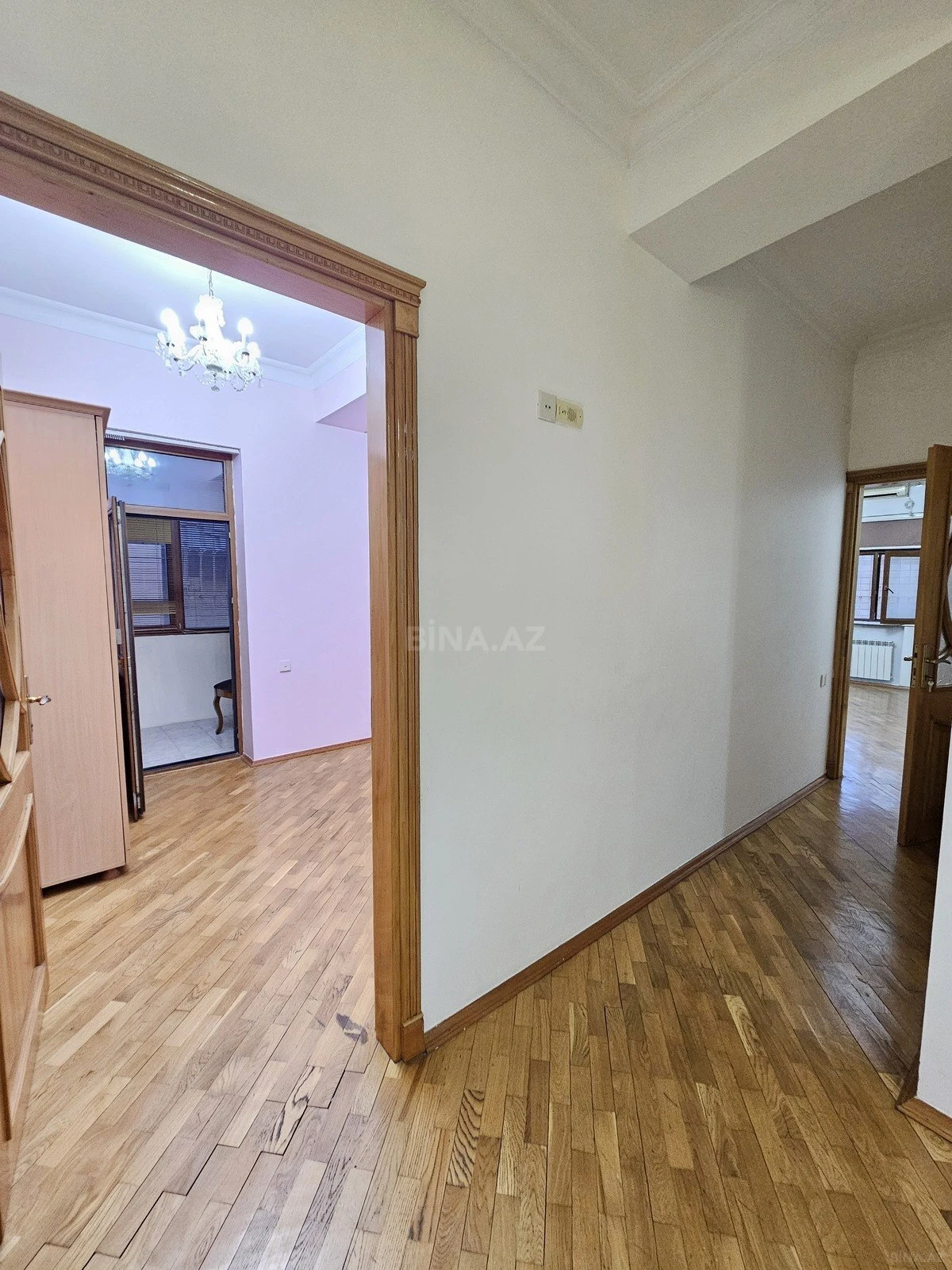 Kirayə verilir 3 otaqlı mənzil 180 m²