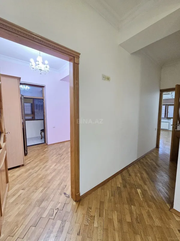 Kirayə verilir 3 otaqlı mənzil 180 m²