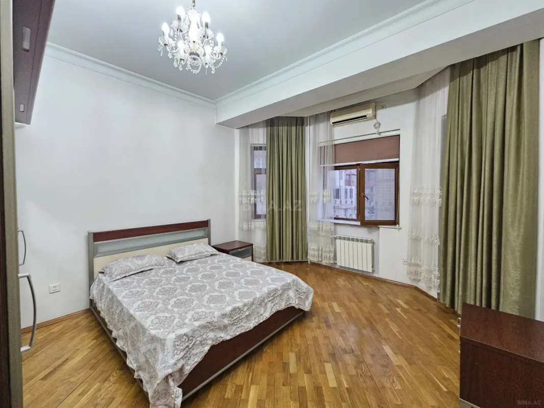Kirayə verilir 3 otaqlı mənzil 180 m²