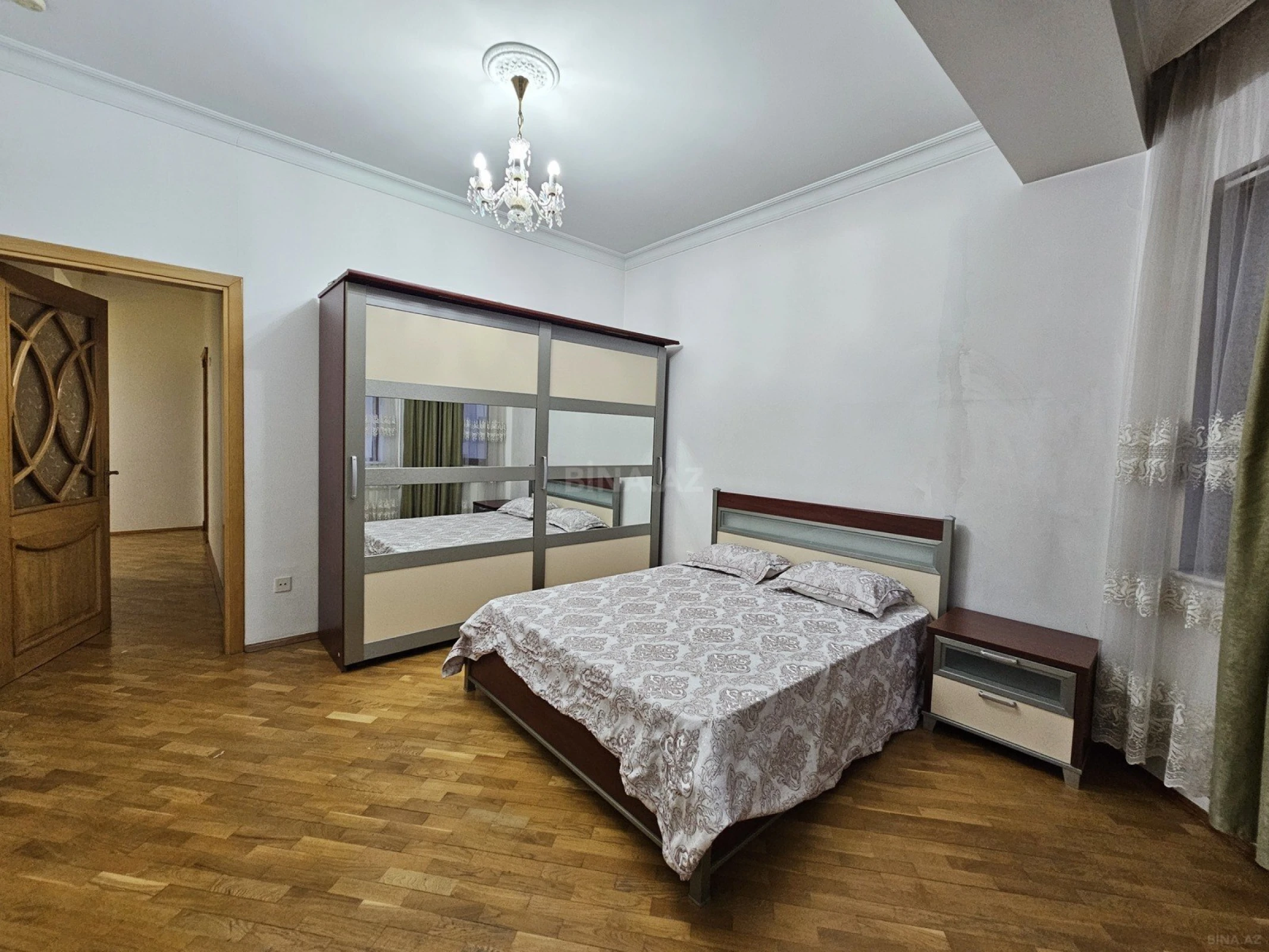 Kirayə verilir 3 otaqlı mənzil 180 m²