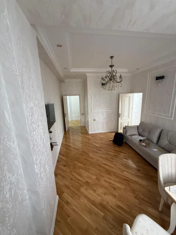 Kirayə verilir 2 otaqlı mənzil 60 m²
