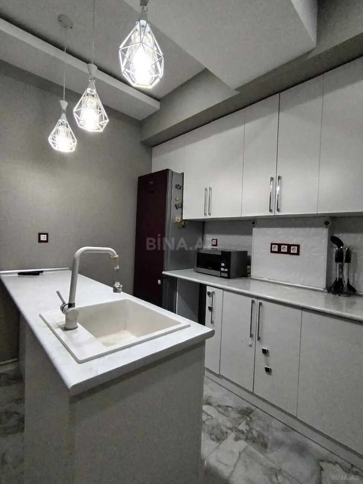 Satılır 3 otaqlı mənzil 103 m²