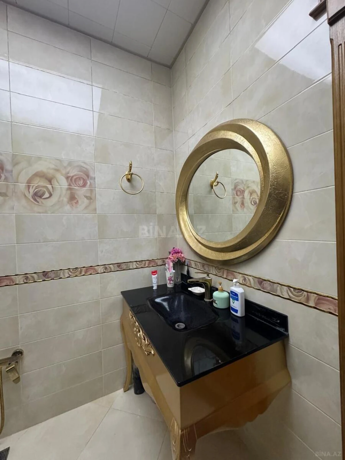 Satılır 3 otaqlı mənzil 138 m²