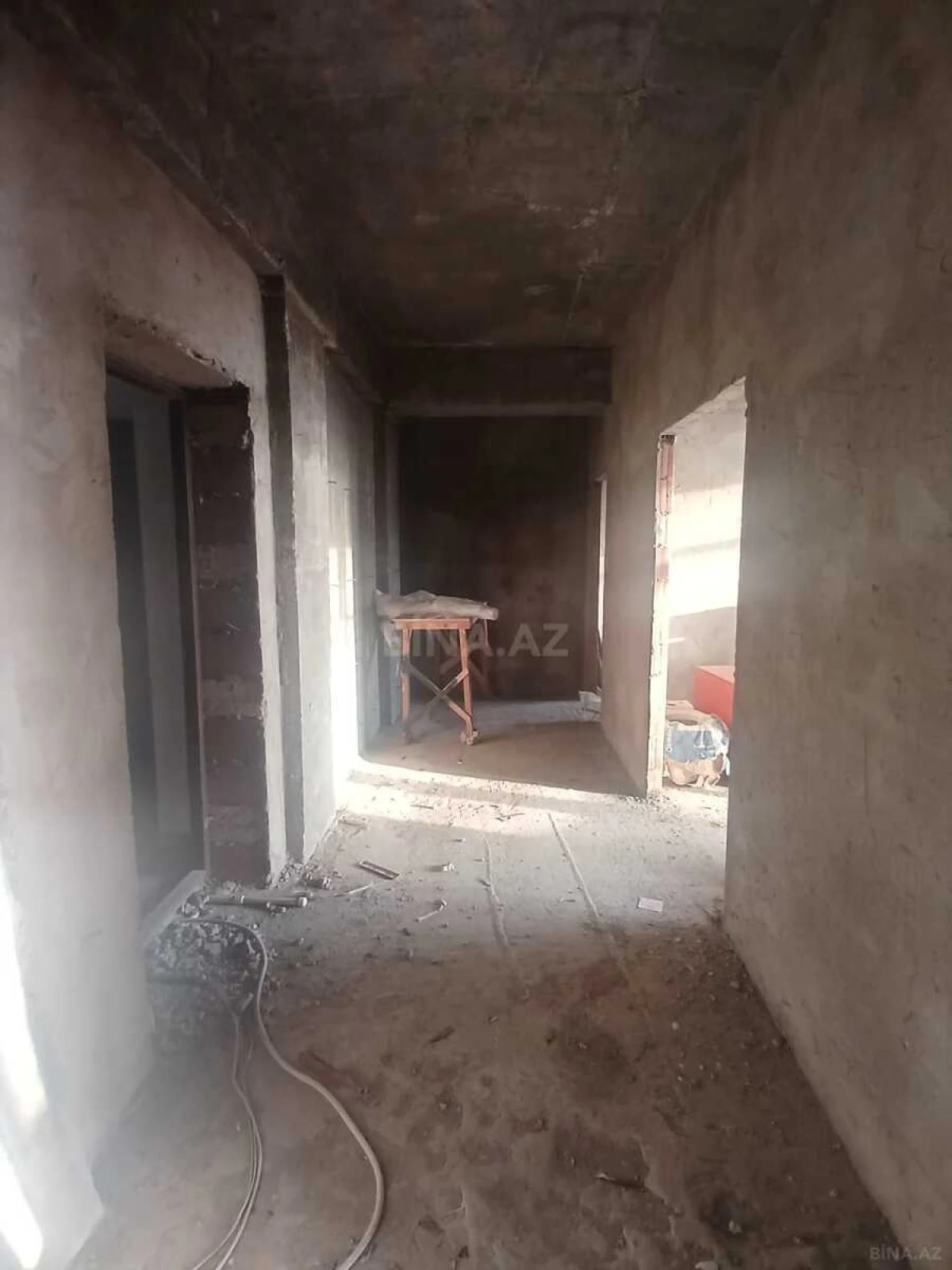 Satılır 2 otaqlı mənzil 76 m²