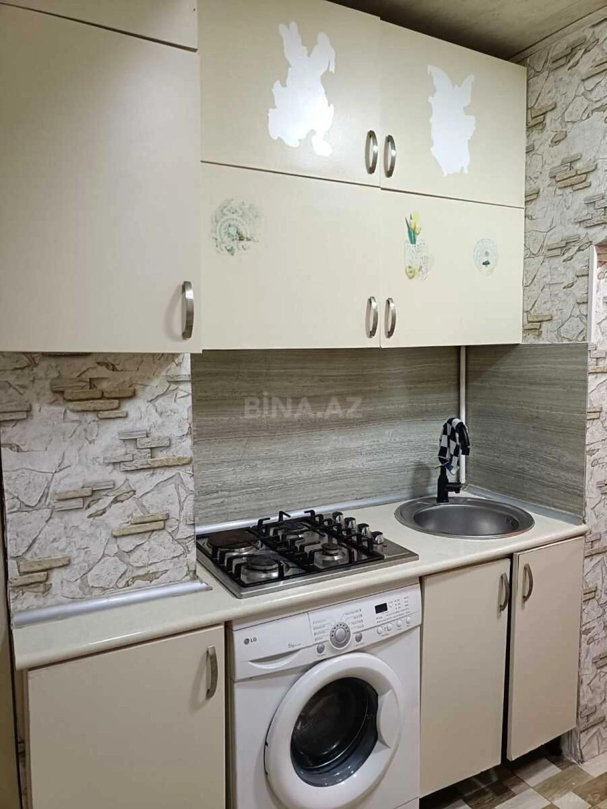 Kirayə verilir 2 otaqlı mənzil 76 m²