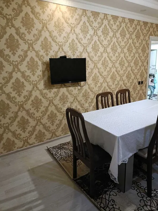 Kirayə verilir 2 otaqlı mənzil 76 m²