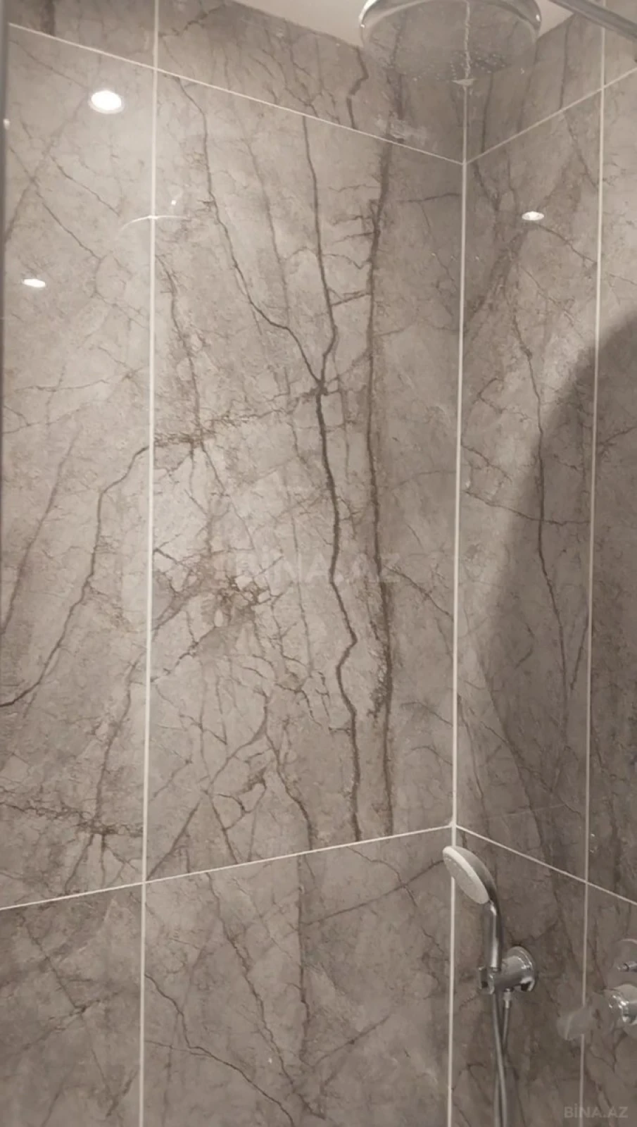 Satılır 4 otaqlı mənzil 103 m²