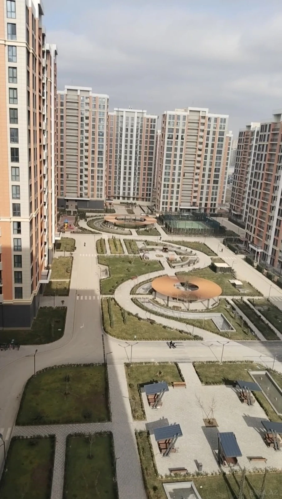 Satılır 4 otaqlı mənzil 103 m²