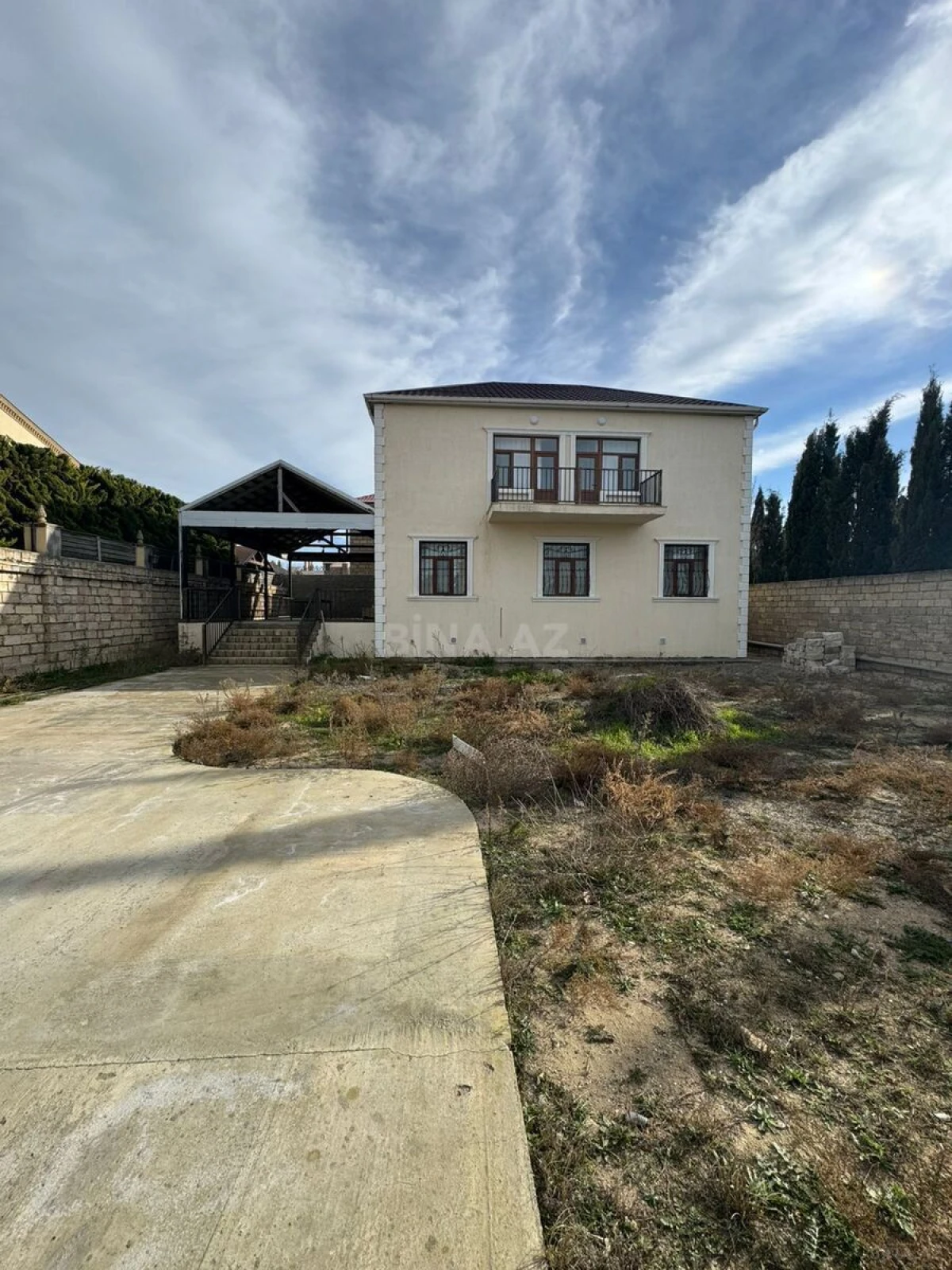 Satılır 5 otaqlı həyət evi 180 m²