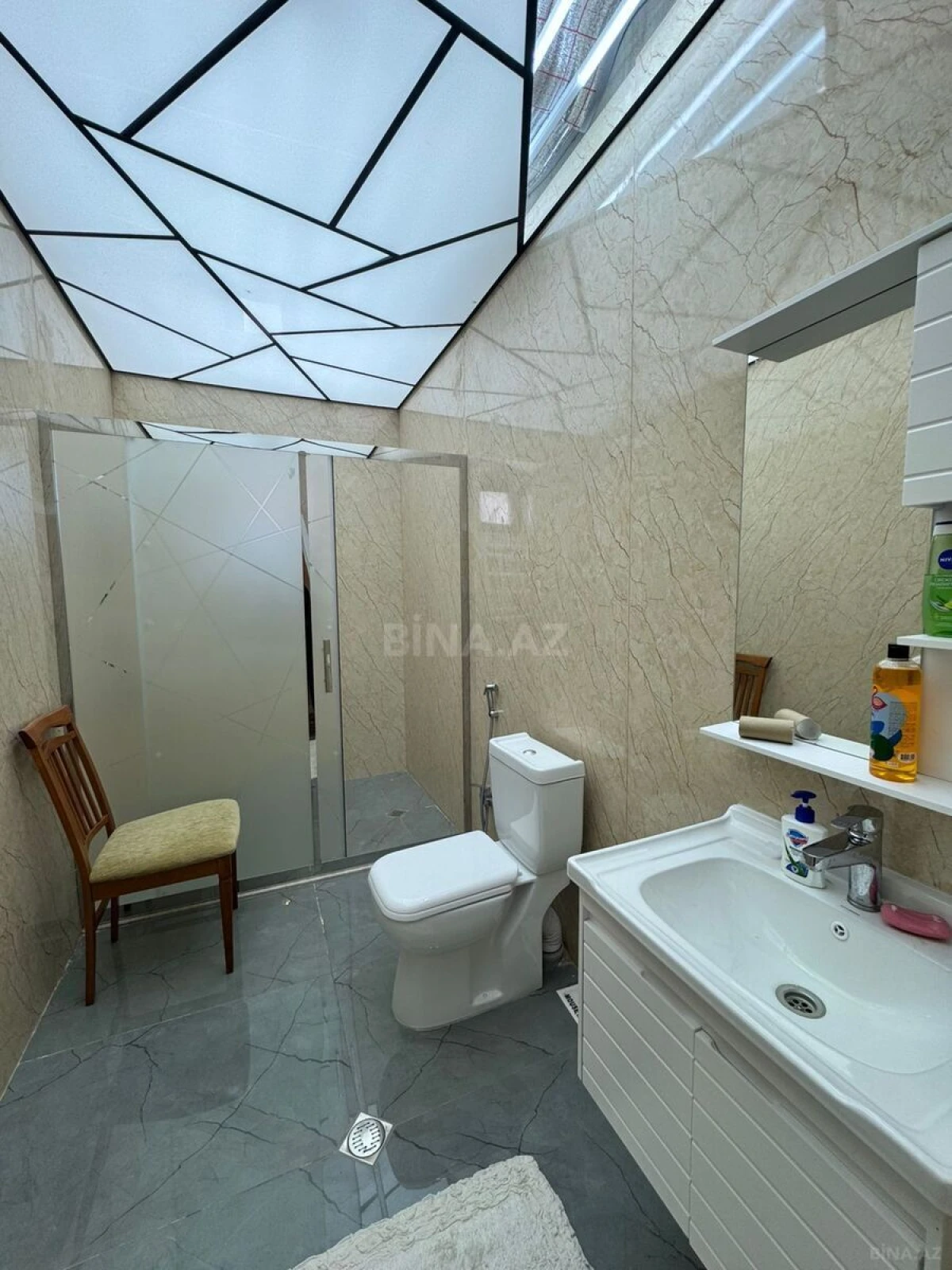 Satılır 5 otaqlı həyət evi 180 m²