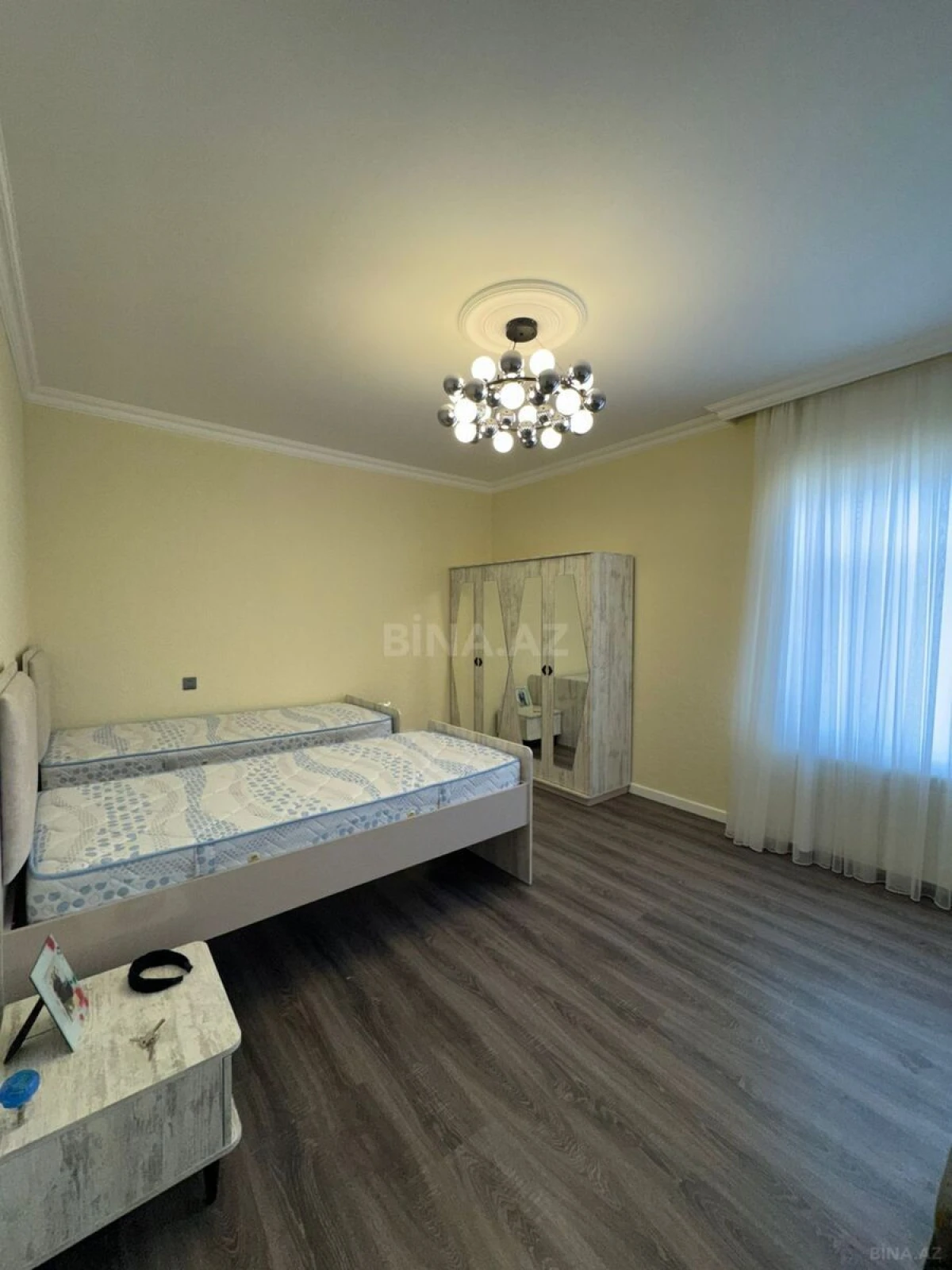 Satılır 5 otaqlı həyət evi 180 m²