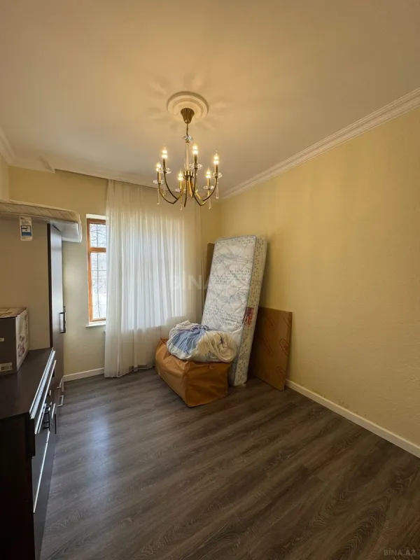 Satılır 5 otaqlı həyət evi 180 m²