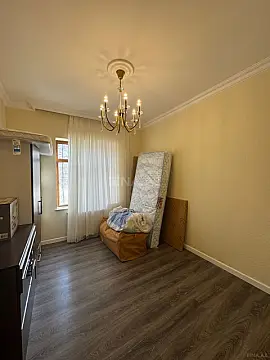 Satılır 5 otaqlı həyət evi 180 m²