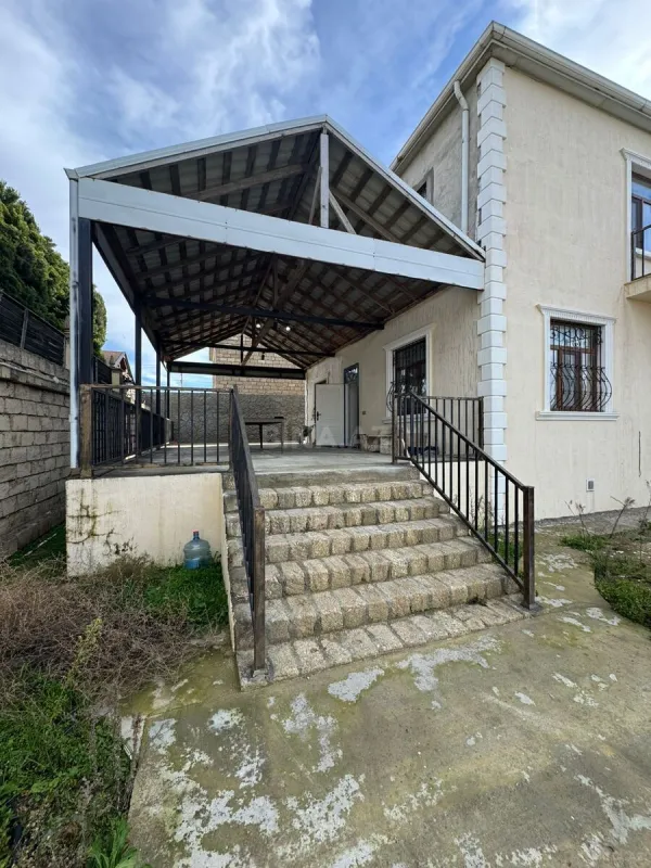 Satılır 5 otaqlı həyət evi 180 m²
