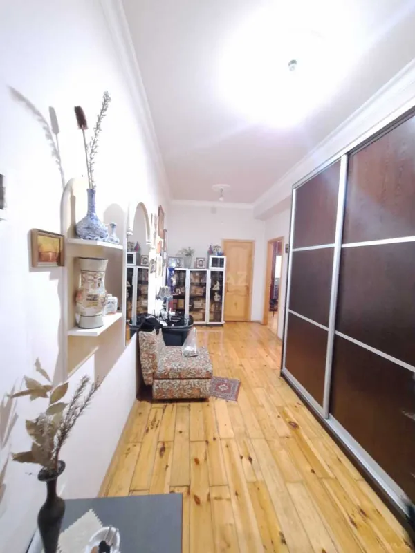 Satılır 2 otaqlı mənzil 85 m²