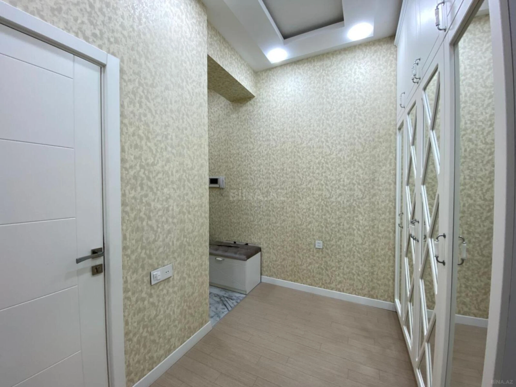 Satılır 3 otaqlı mənzil 118 m²