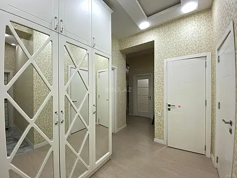 Satılır 3 otaqlı mənzil 118 m²