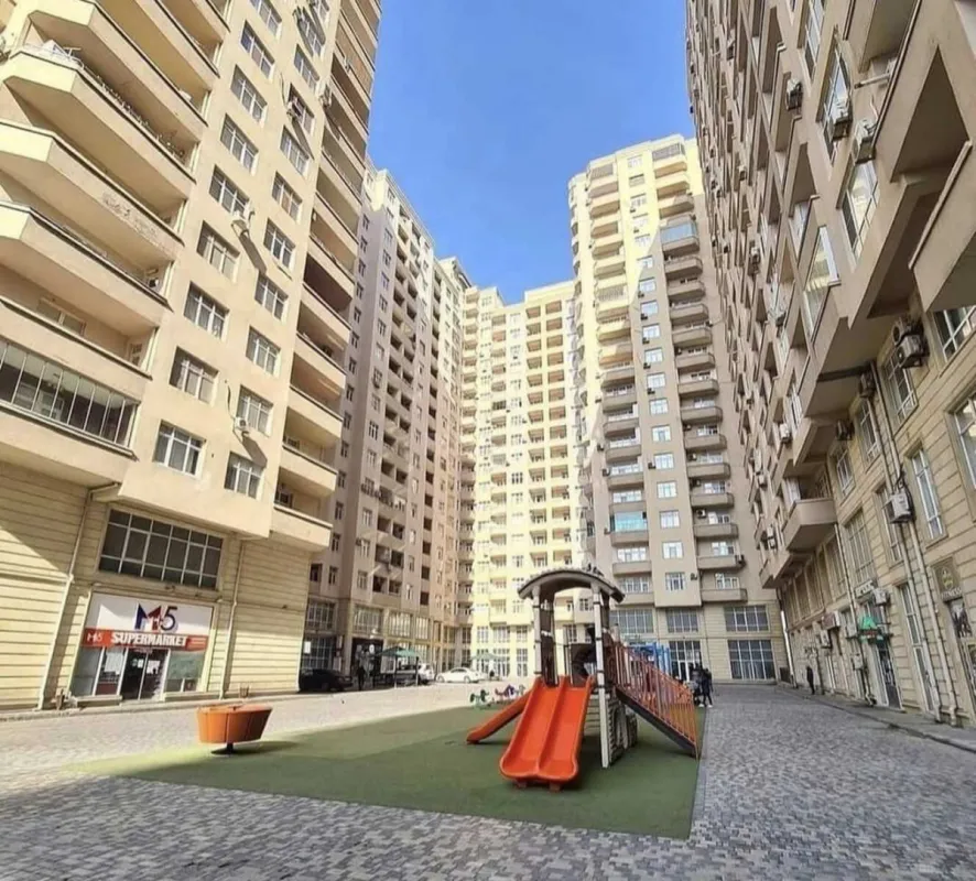 Satılır 4 otaqlı mənzil 164 m²