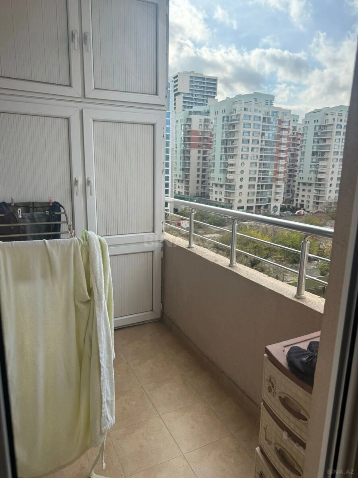Satılır 4 otaqlı mənzil 164 m²