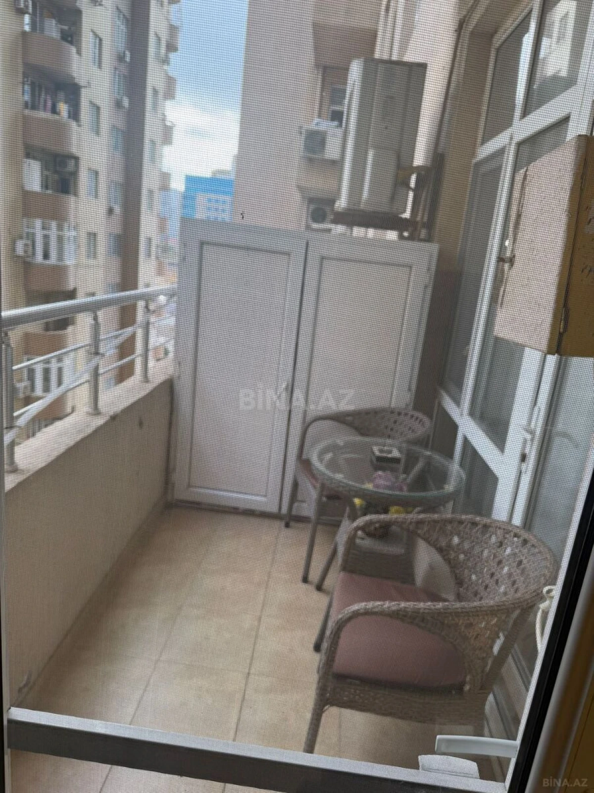 Satılır 4 otaqlı mənzil 164 m²