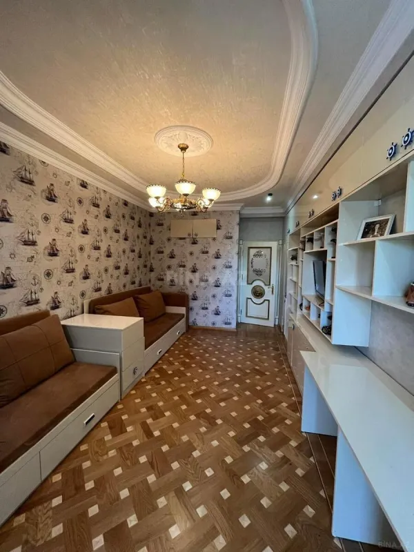 Satılır 4 otaqlı mənzil 192 m²