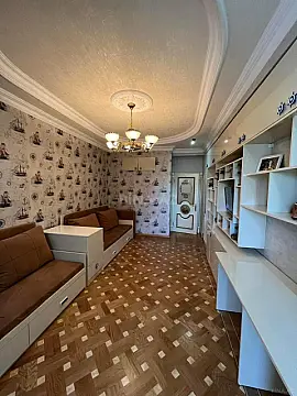 Satılır 4 otaqlı mənzil 192 m²