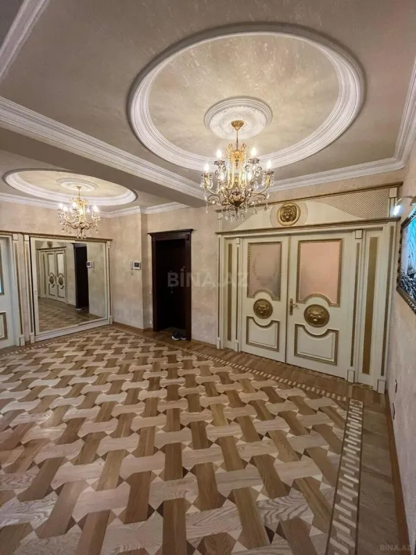 Satılır 4 otaqlı mənzil 192 m²