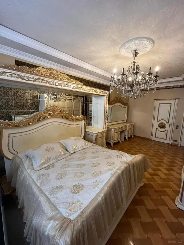 Satılır 4 otaqlı mənzil 192 m²