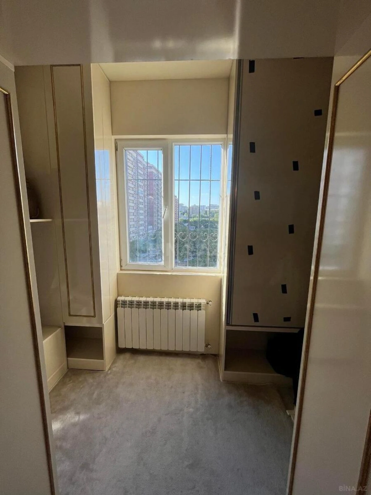 Satılır 4 otaqlı mənzil 192 m²