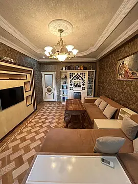 Satılır 4 otaqlı mənzil 192 m²