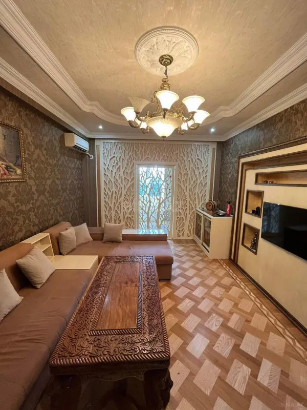 Satılır 4 otaqlı mənzil 192 m²