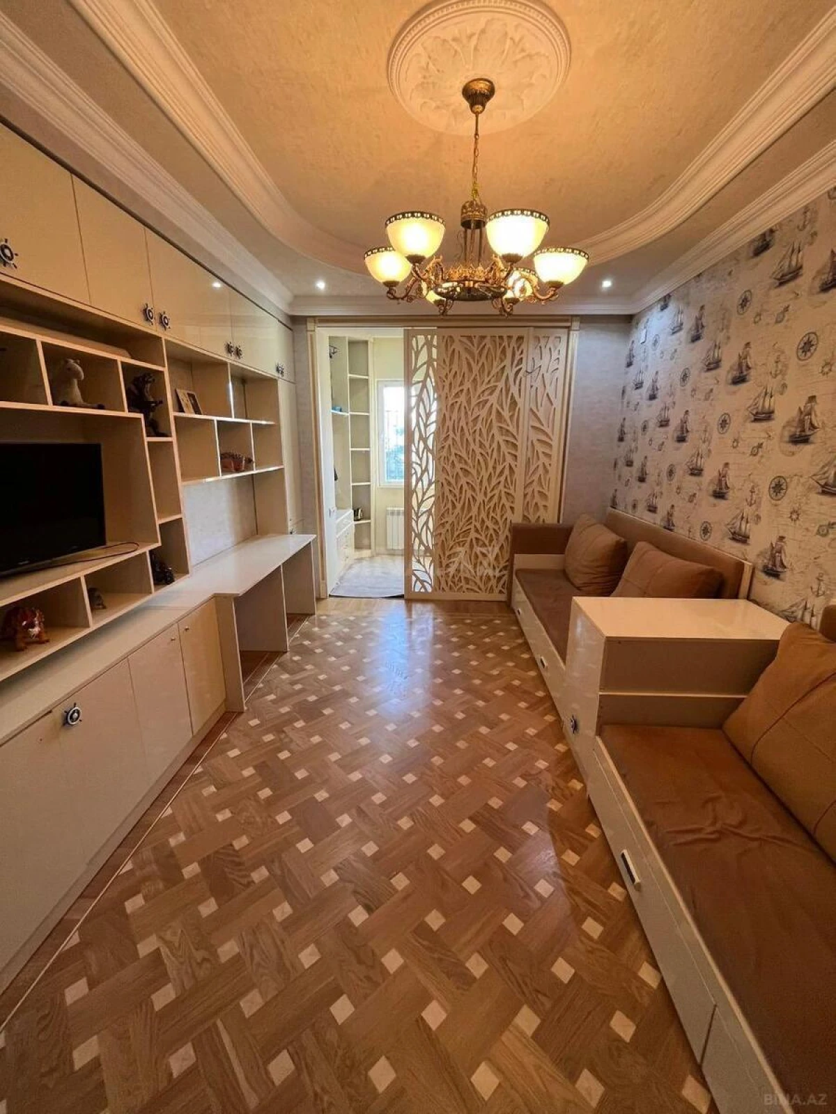 Satılır 4 otaqlı mənzil 192 m²