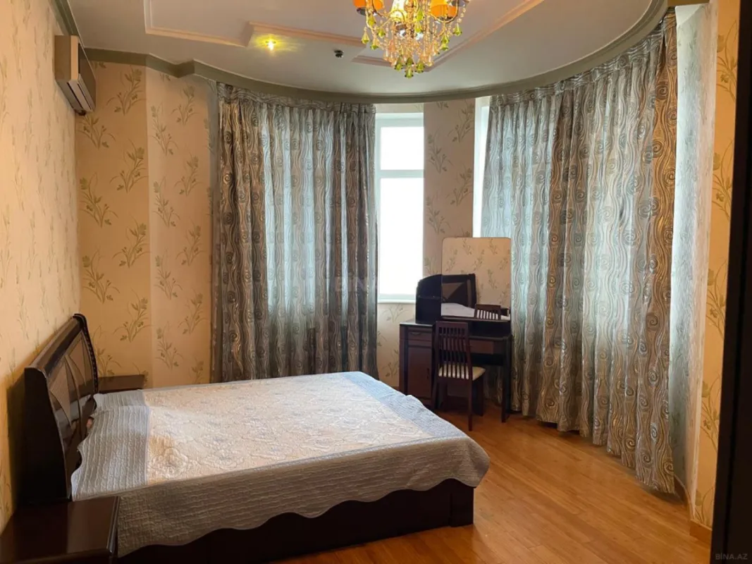 Kirayə verilir 3 otaqlı mənzil 153 m²
