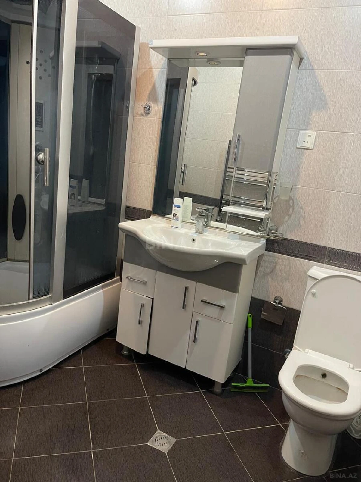 Kirayə verilir 3 otaqlı mənzil 153 m²